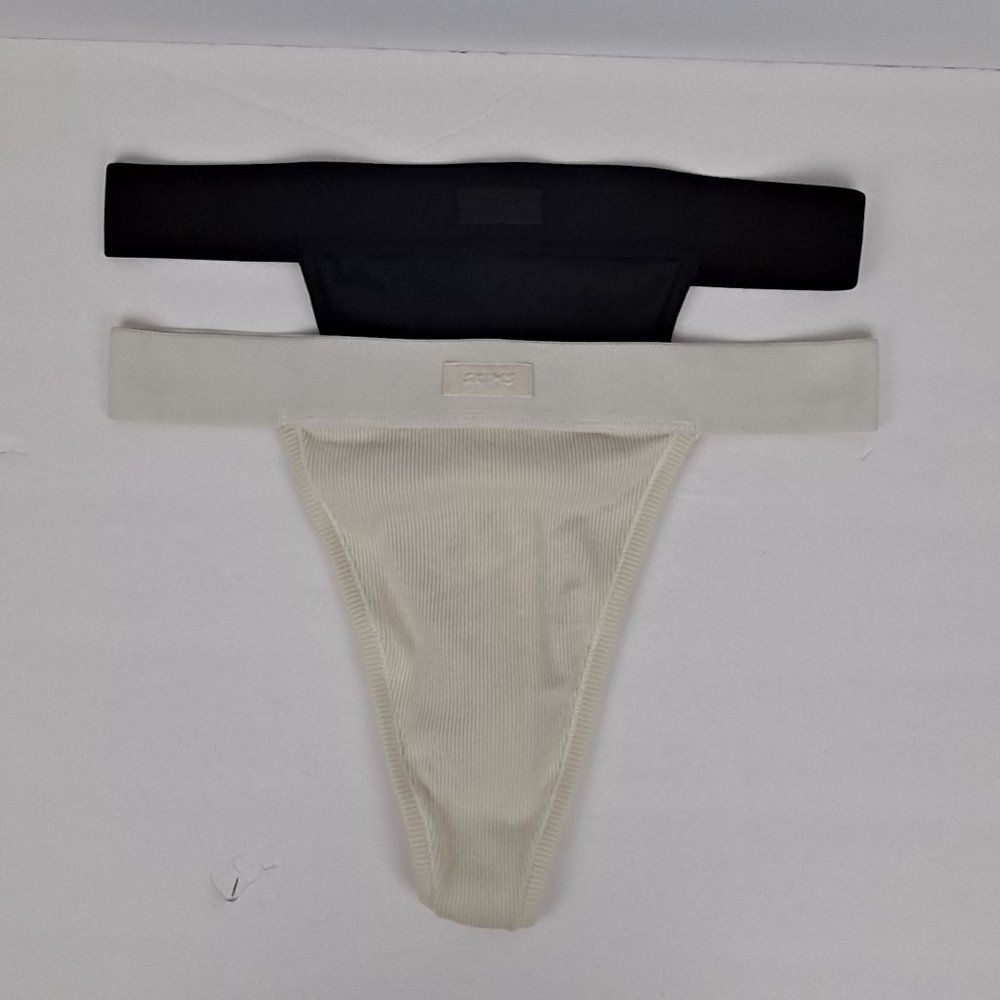 2 pair SKIMS ladies thongs NWT